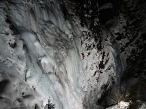 cascade de glace guide de montagne