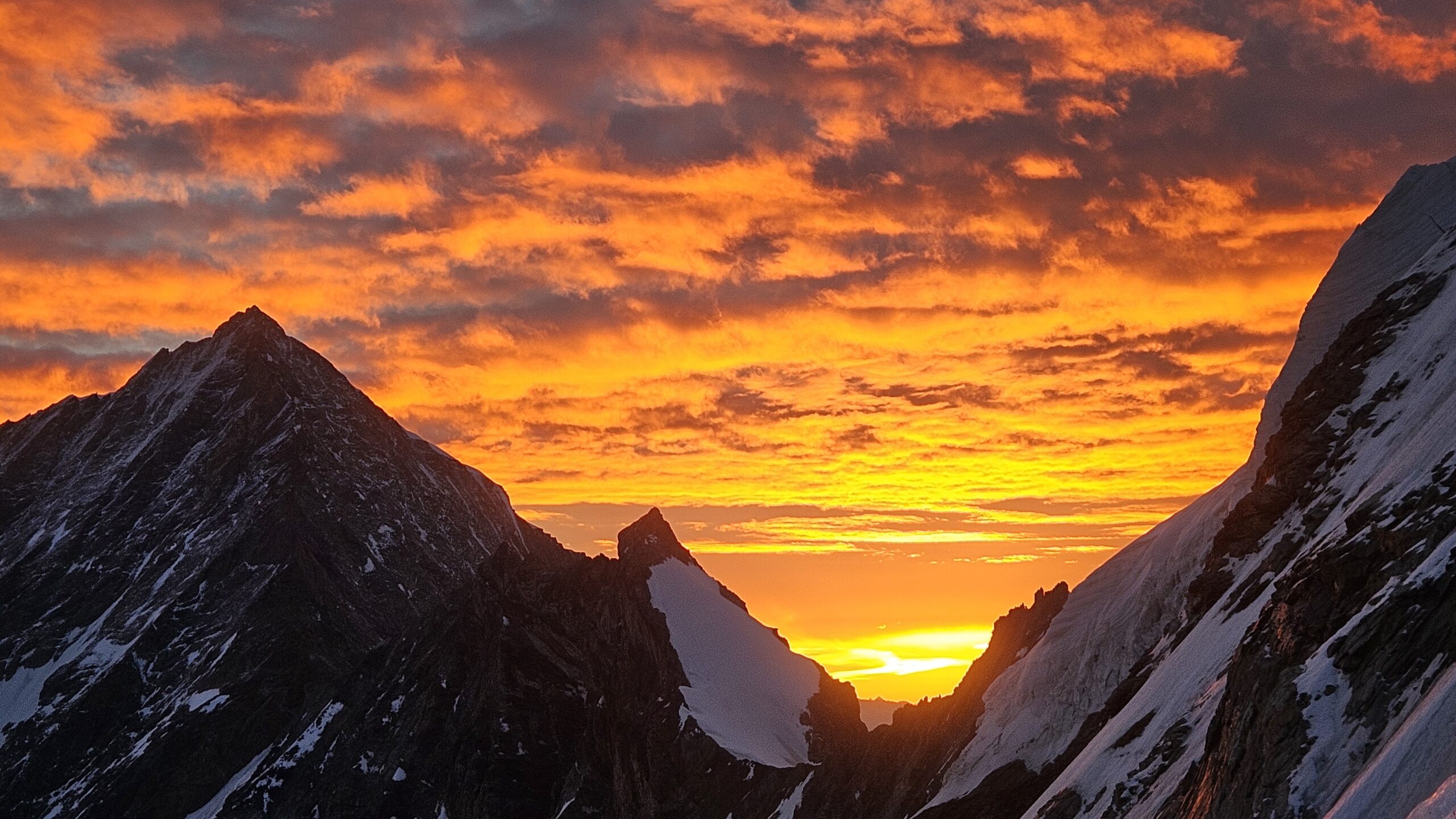 Lever de soleil sur la Couronne Impériale